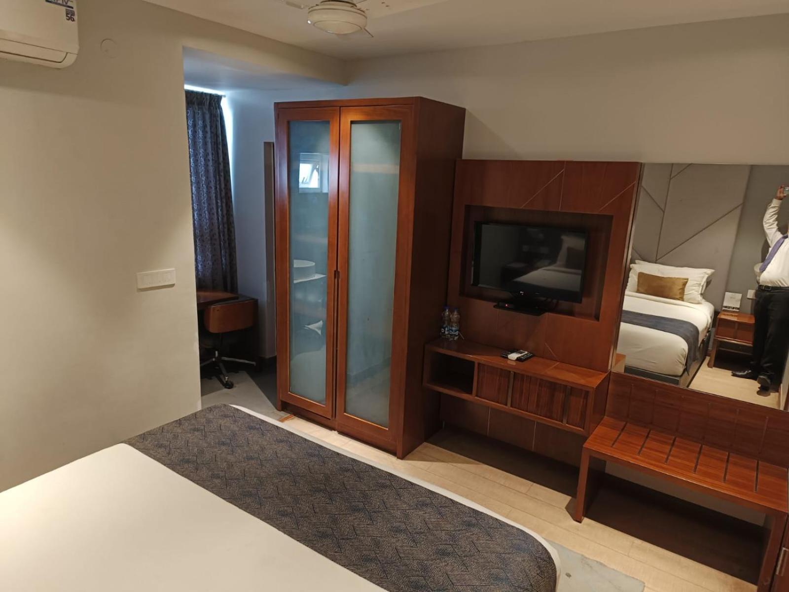 De Mandarin Hotel Bangalore Ngoại thất bức ảnh